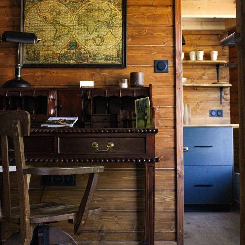 2. bureau cabane agence meredith