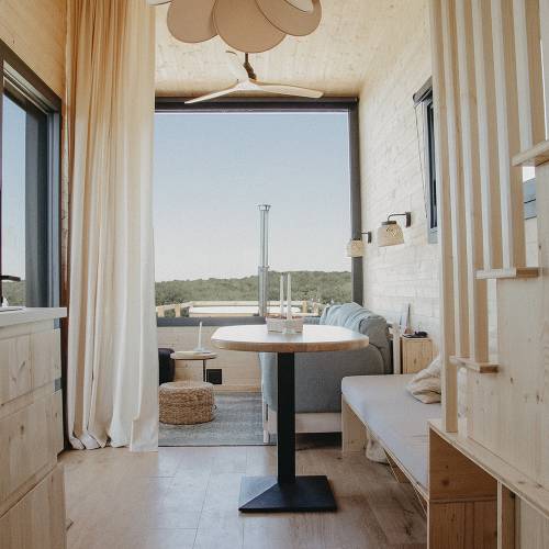 2. tiny house salon agence meredith
